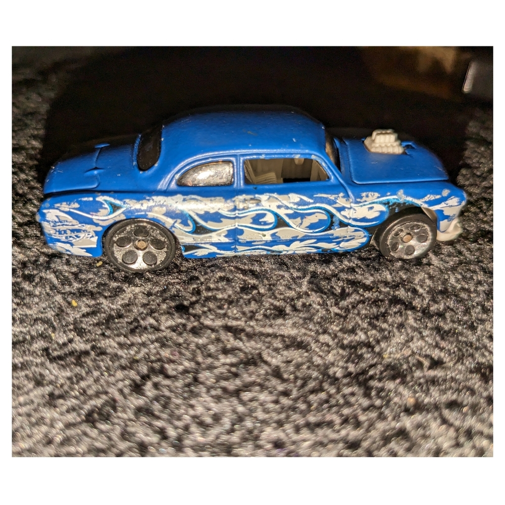 2000 Hot Wheels Shoebox Blue w/ Flames 1/64 Diecast Toy Car